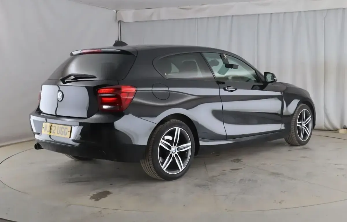 Begagnad BMW 116 Sport Line 2012 Svart Halvkombi
