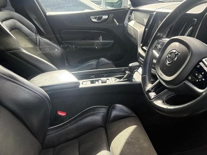 Used Volvo XC60 R-Design Pro 190 HP (139 kW) 2017 Blue SUV