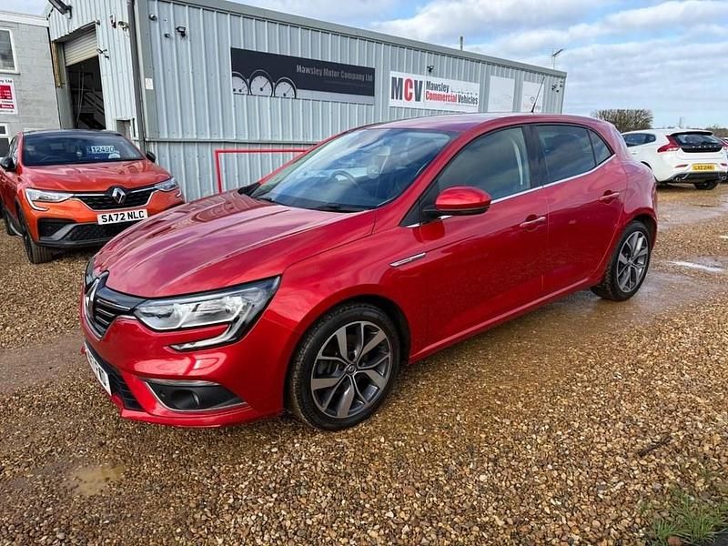 Used Renault Mégane IV Dynamique 130 HP (95 kW) 2017 Red Hatchback