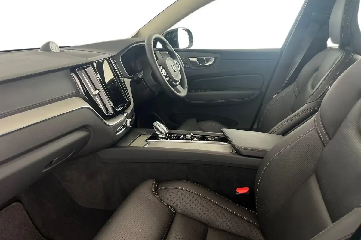 Used Volvo XC60 Ultra 455 HP (334 kW) 2025 Denim blue SUV