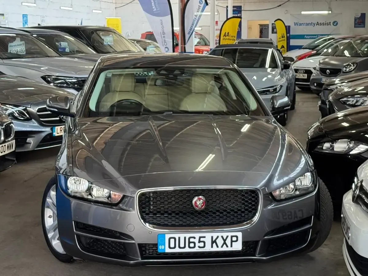 Used Jaguar XE Prestige 200 HP (147 kW) 2015 Grey Sedan