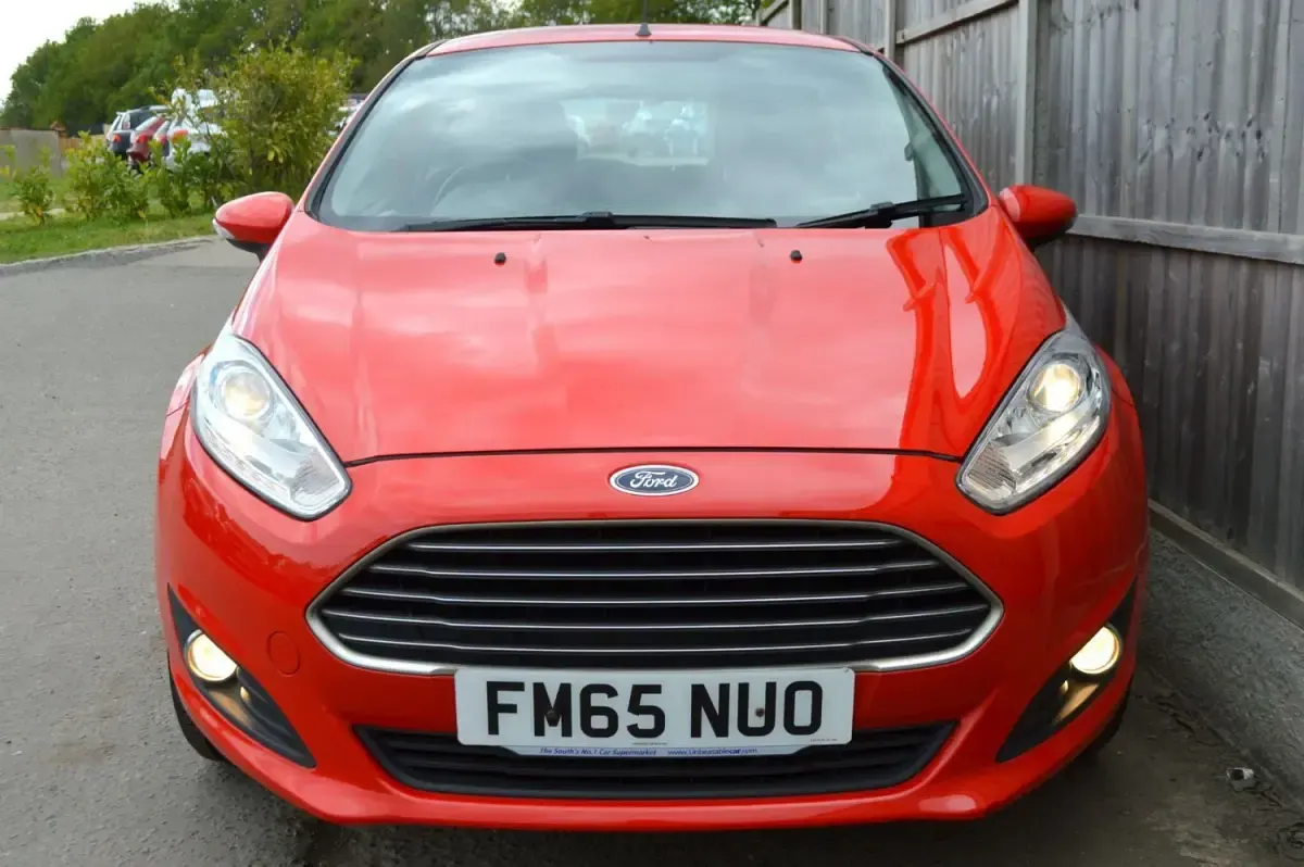 Usado Ford Fiesta Zetec 2015 Rojo Utilitario