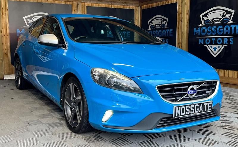 Used Volvo V40 R-Design 190 HP (139 kW) 2015 Blue Hatchback