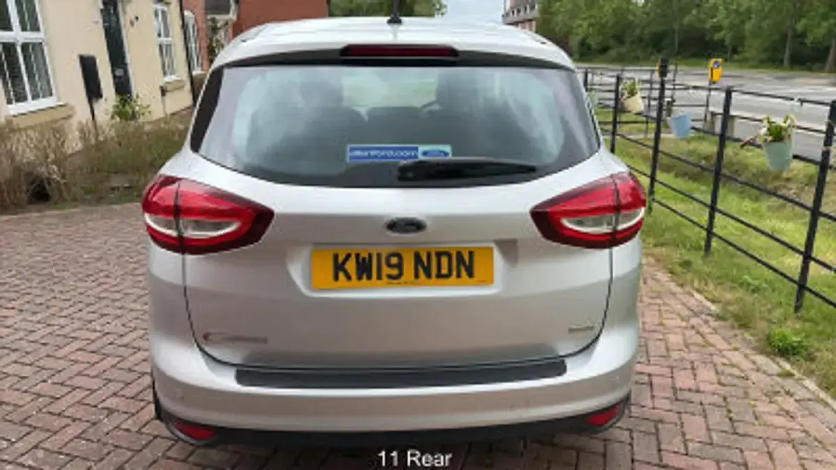 Usado Ford C-MAX Zetec 2019 Plateado Monovolumen