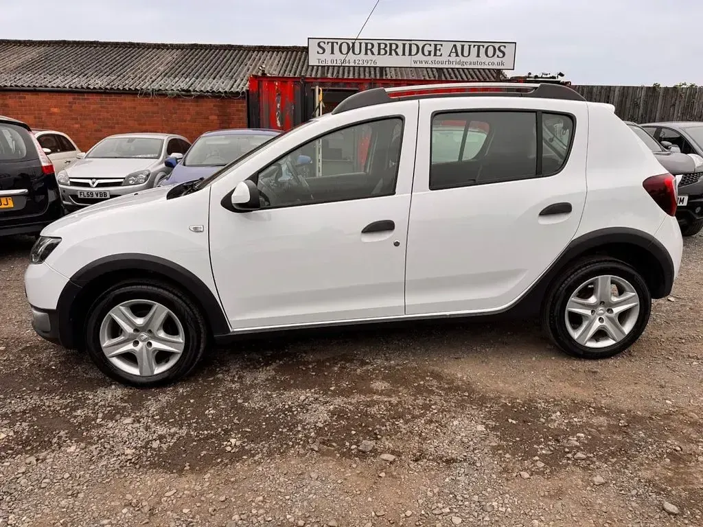 Używany Dacia Sandero Lauréate 90 KM (66 kW) 2015 Biały Hatchback
