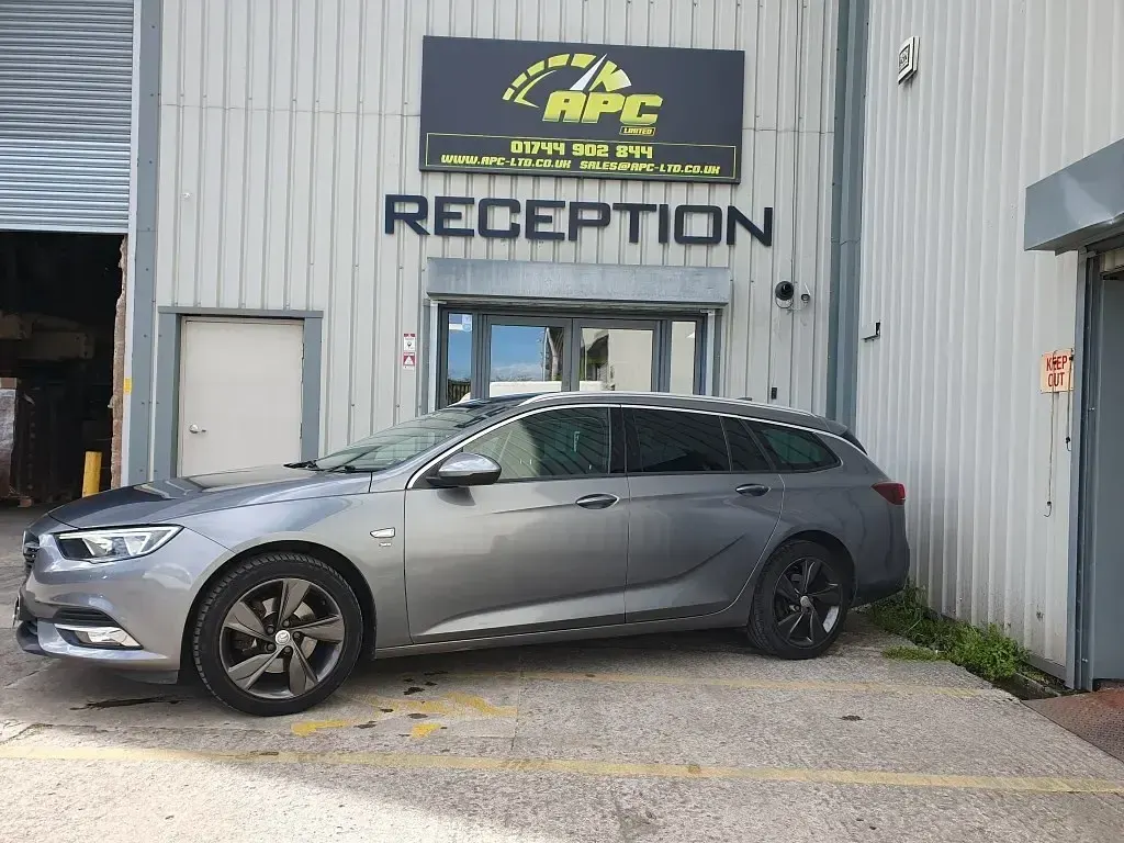 Second-hand Vauxhall Insignia SRi 2017 Gri Break