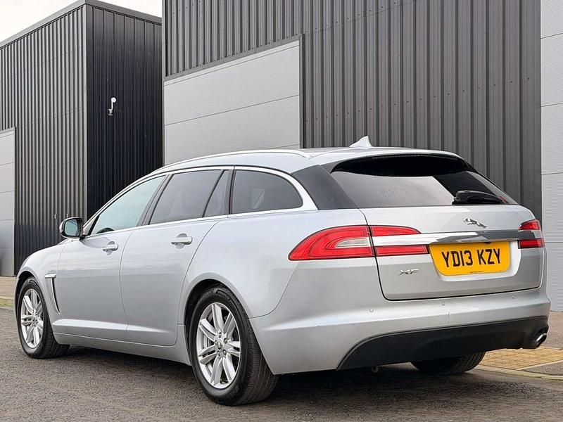 Used Jaguar XF Sportbrake Luxury 163 HP (119 kW) 2013 Silver Estate