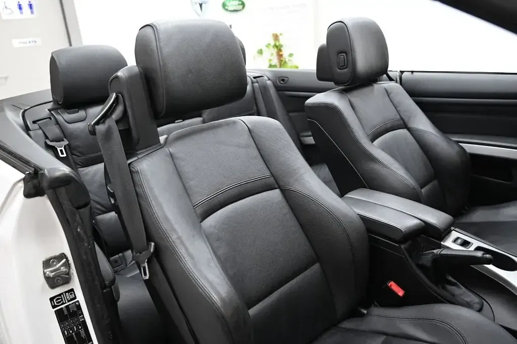 Begagnad BMW 320 Cabriolet M Sport 184 HK (135 kW) 2012 Vit Cab