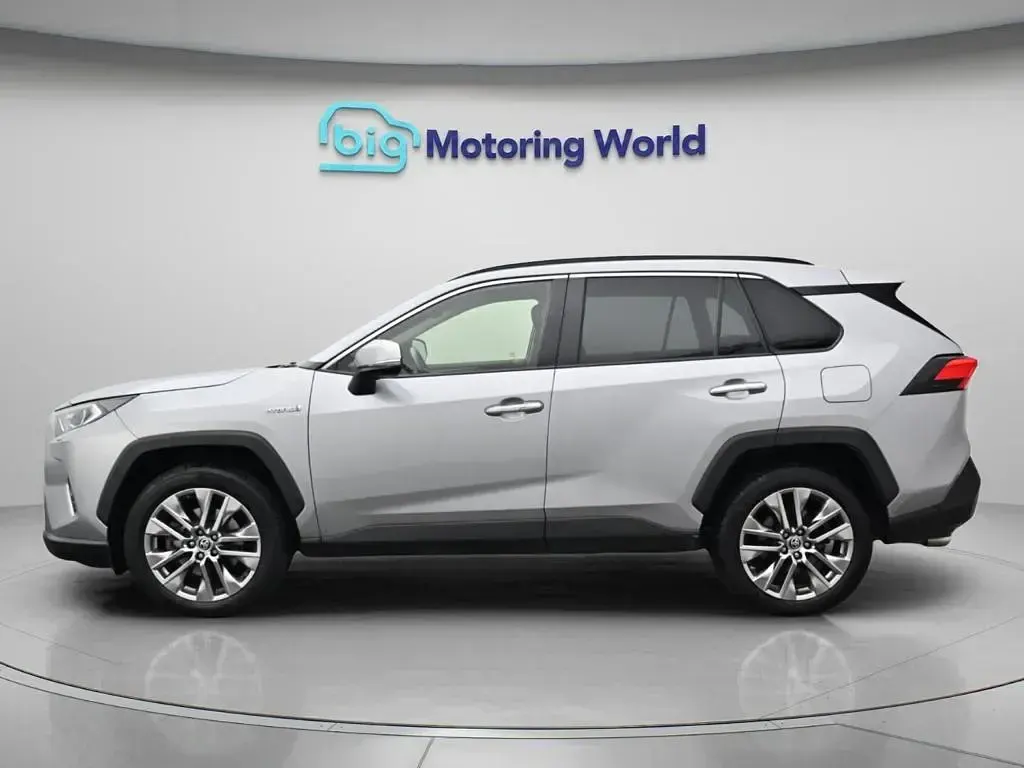 Used Toyota RAV4 Hybrid 219 HP (161 kW) 2021 Silver SUV