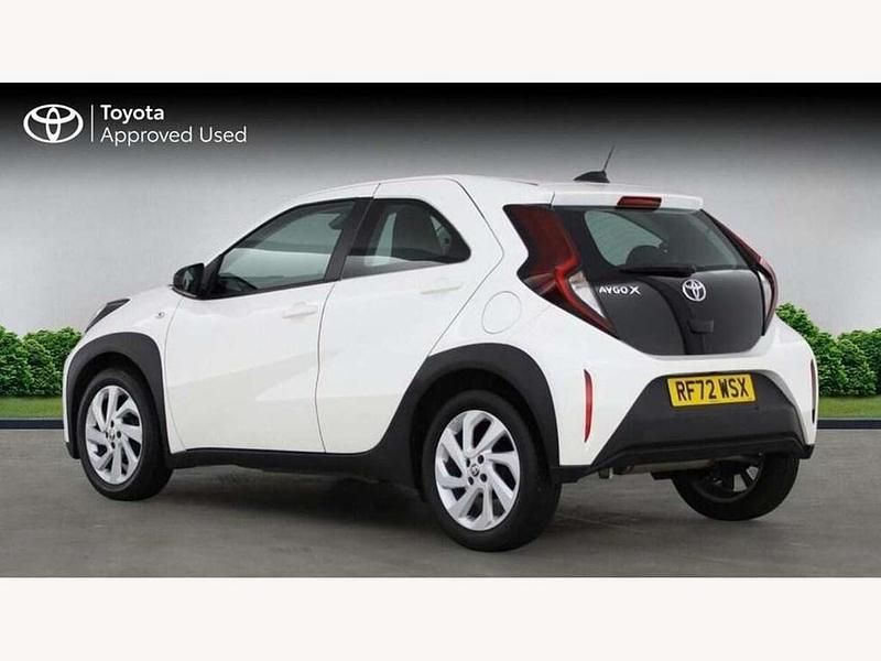 Used Toyota Aygo X PURE 72 HP (52 kW) 2023 White SUV
