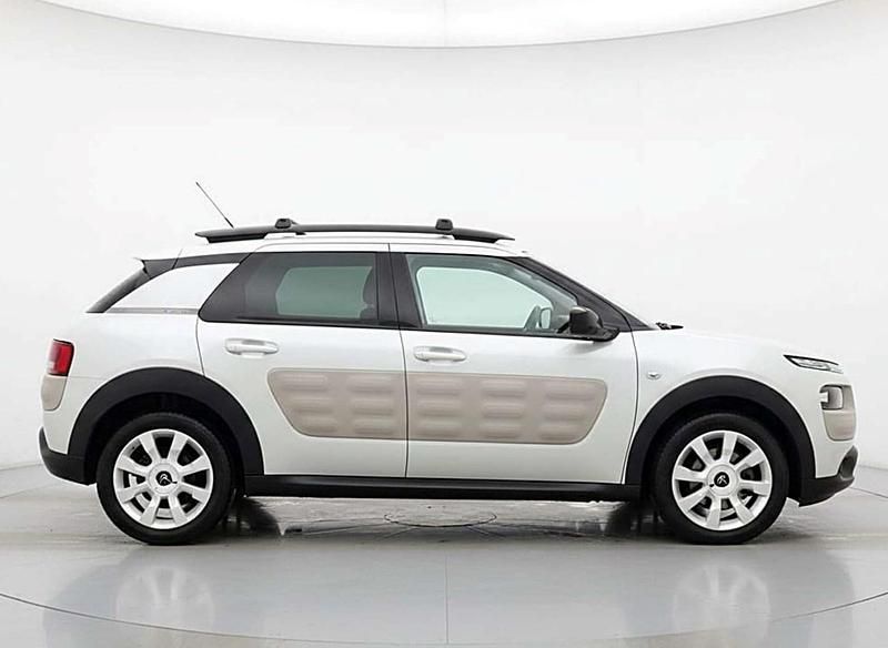 Used Citroën C4 PureTech 2017 White SUV