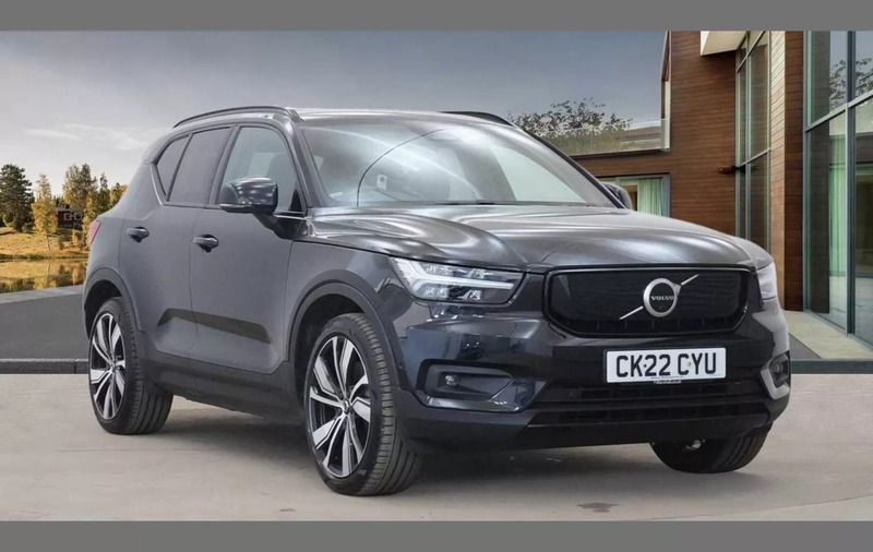 Black Used 2022 Volvo XC40 Pro SUV | £24,995 (Fair price) - Image 1/4