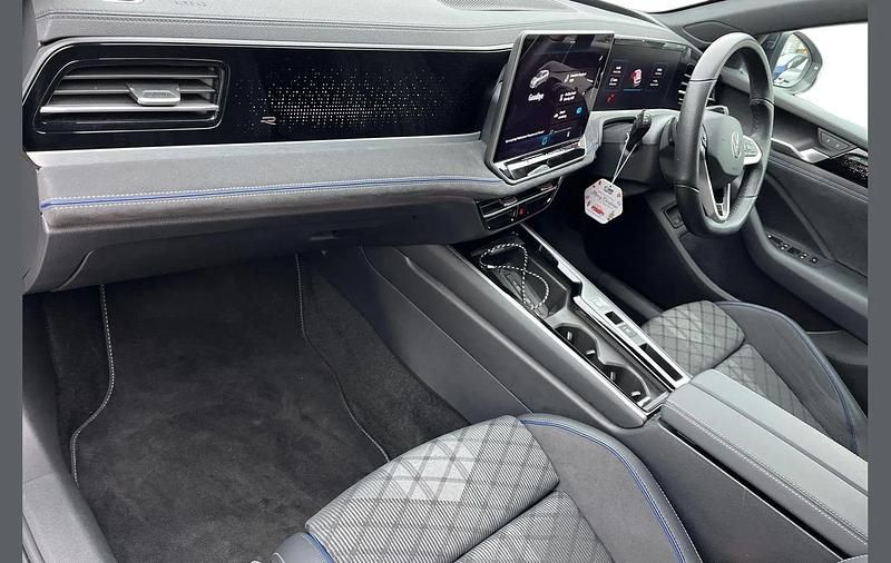 Used VW Passat R-line 272 HP (200 kW) 2024 Silver Estate