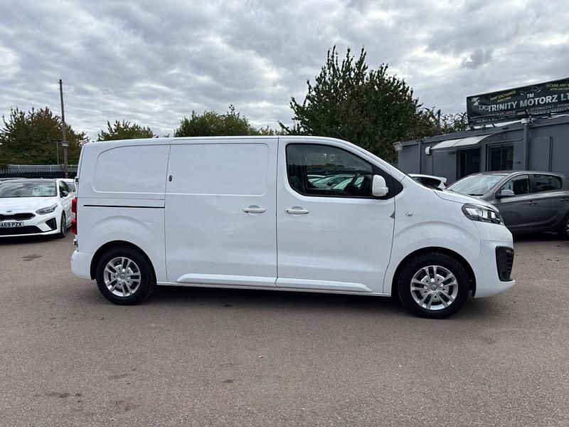 White Used 2020 Vauxhall Vivaro Sportive Van | £8,790 (Fair price) - Image 1/4