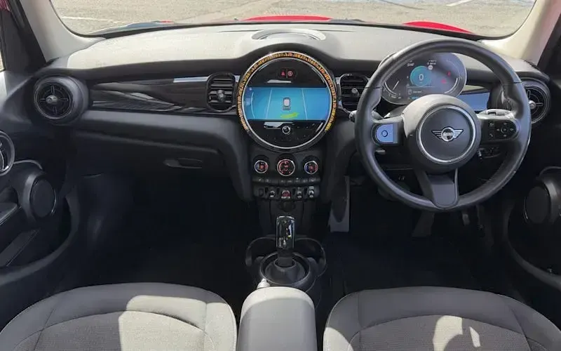 Used Mini Cooper Classic 136 HP (100 kW) 2022 Red Hatchback