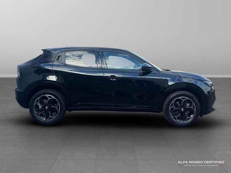 Black New 2025 Alfa Romeo Junior SUV | £26,895 (Fair price) - Image 1/3