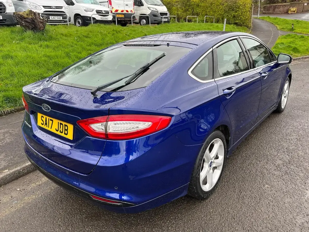 Used Ford Mondeo Titanium 180 HP (132 kW) 2017 Blue Hatchback