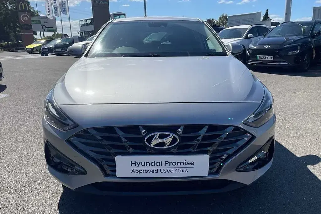 Used Hyundai i30 Premium 120 HP (88 kW) 2023 Platinum silver Hatchback