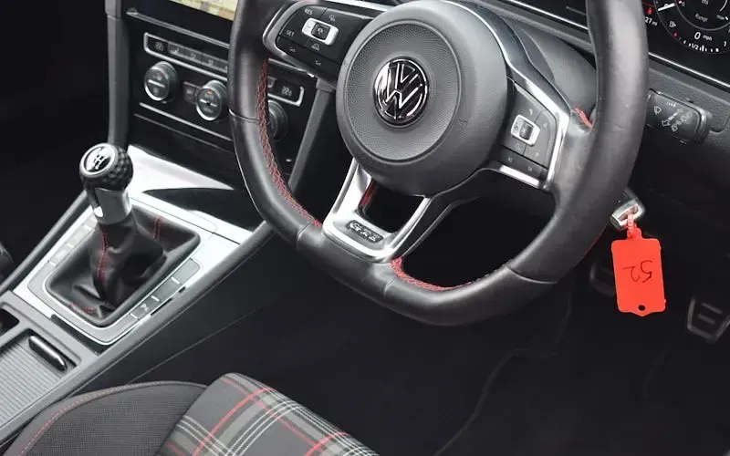 Used VW Golf VII GTI 230 HP (169 kW) 2017 White Hatchback