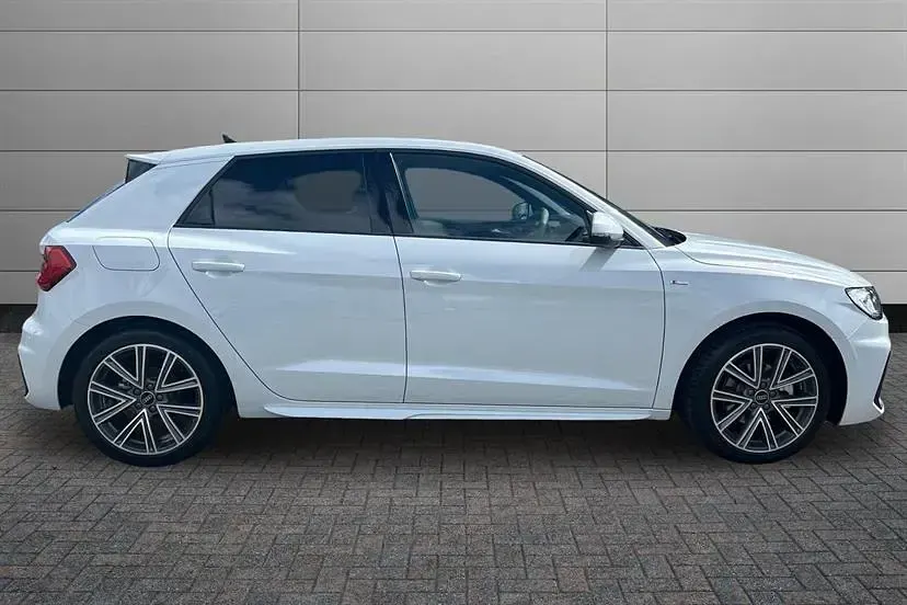 Usado Audi A1 S-Line 116 CV (85 kW) 2026 Blanco SUV