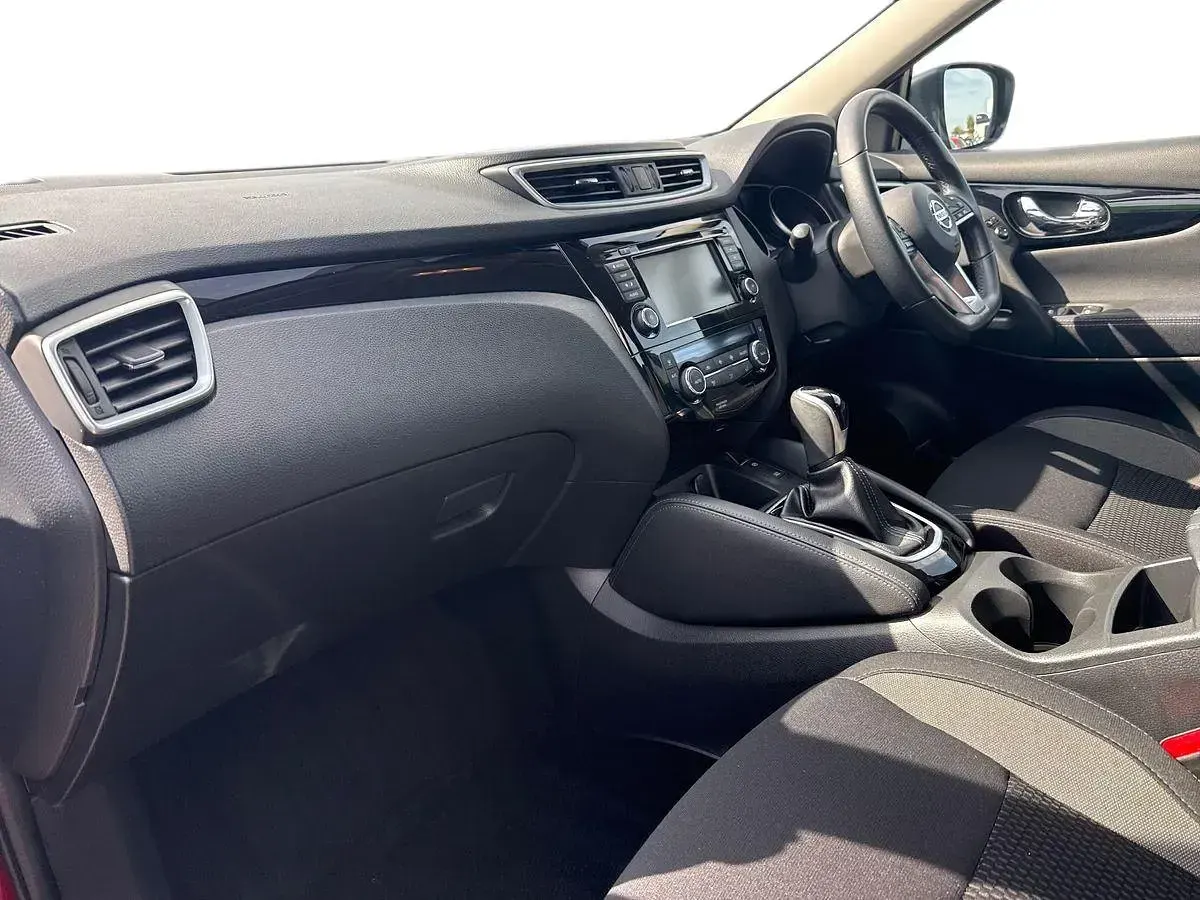 Used Nissan Qashqai Acenta Premium 160 HP (117 kW) 2020 Red SUV