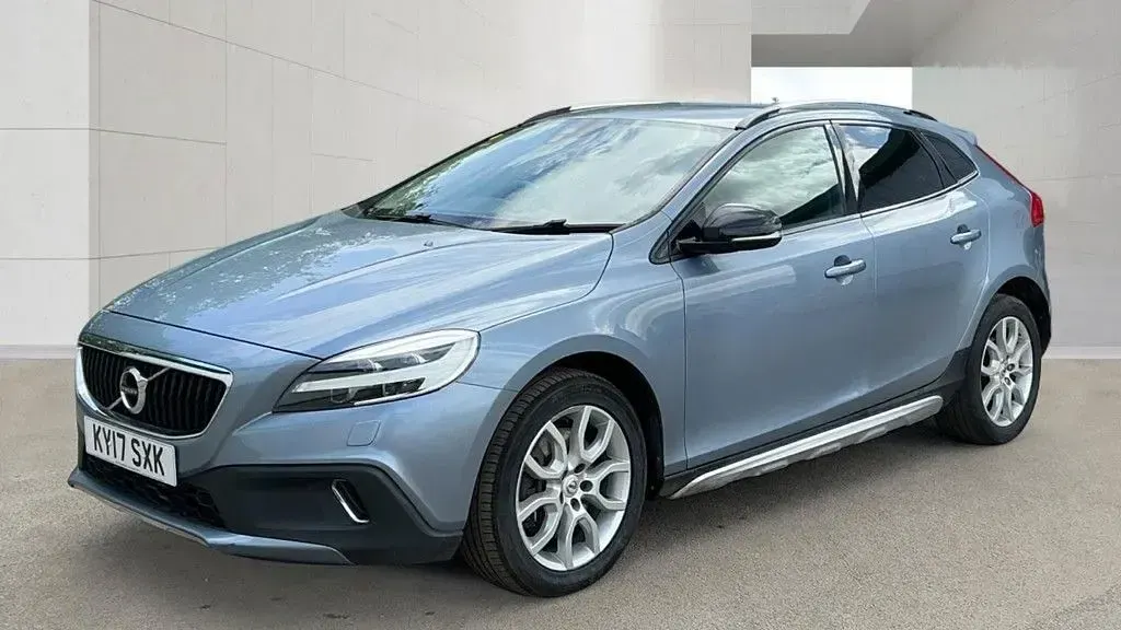 Used Volvo V40 2017 Blue Hatchback