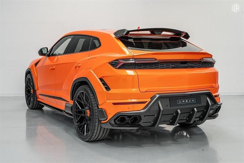 New Lamborghini Urus 789 HP (580 kW) 2025 Orange wrap SUV