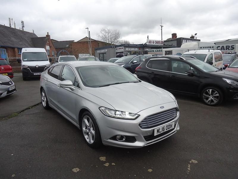 Used Ford Mondeo Titanium 180 HP (132 kW) 2016 Silver Hatchback