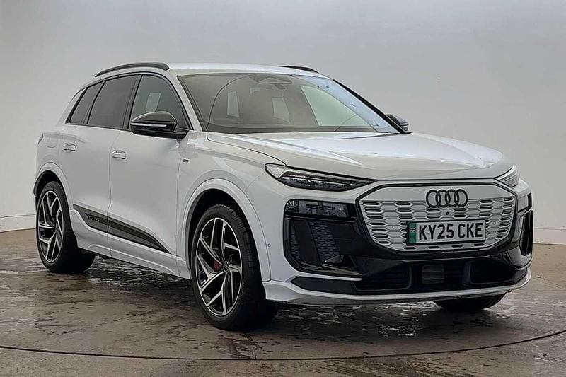White Used 2025 Audi Q6 e-tron Advanced SUV | £53,980 (Super price) - Image 1/4