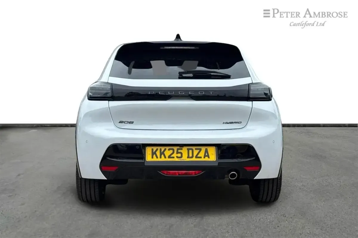 Used Peugeot 208 Premium 108 HP (79 kW) 2025 White Hatchback