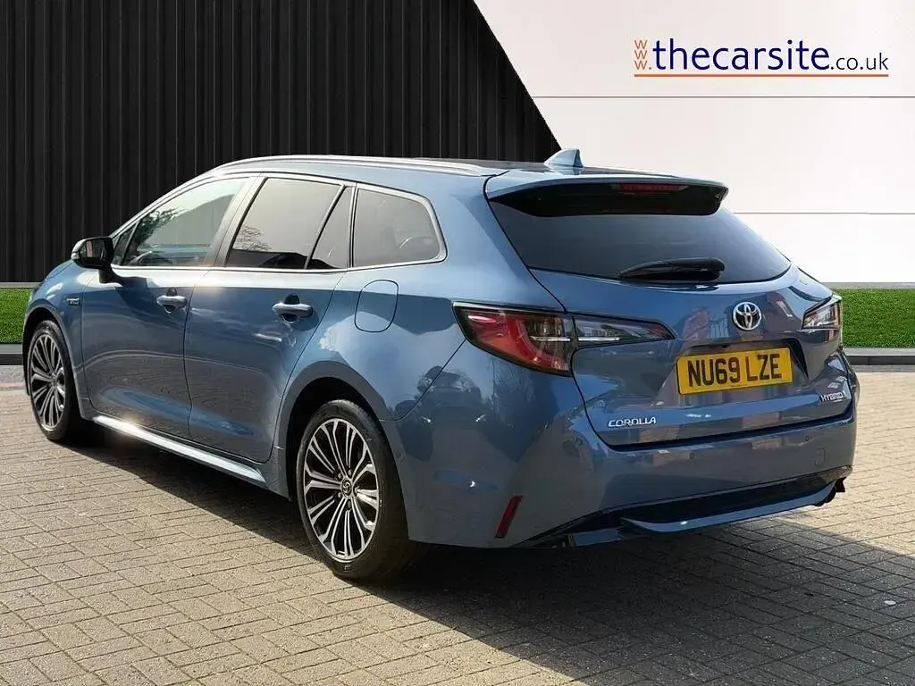 Used Toyota Corolla Design 184 HP (135 kW) 2019 Blue Estate