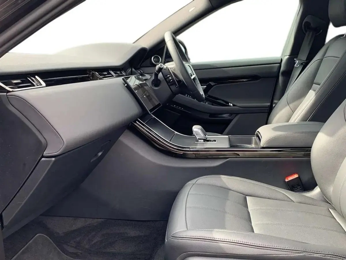 Begagnad Land Rover Range Rover evoque SE Dynamic 2025 Svart SUV