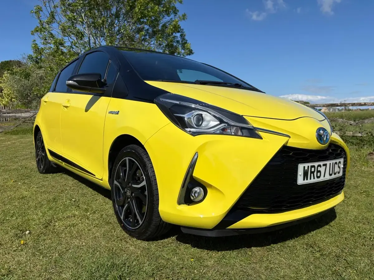Używany Toyota Yaris Hybrid Edition 2017 Żółty Hatchback