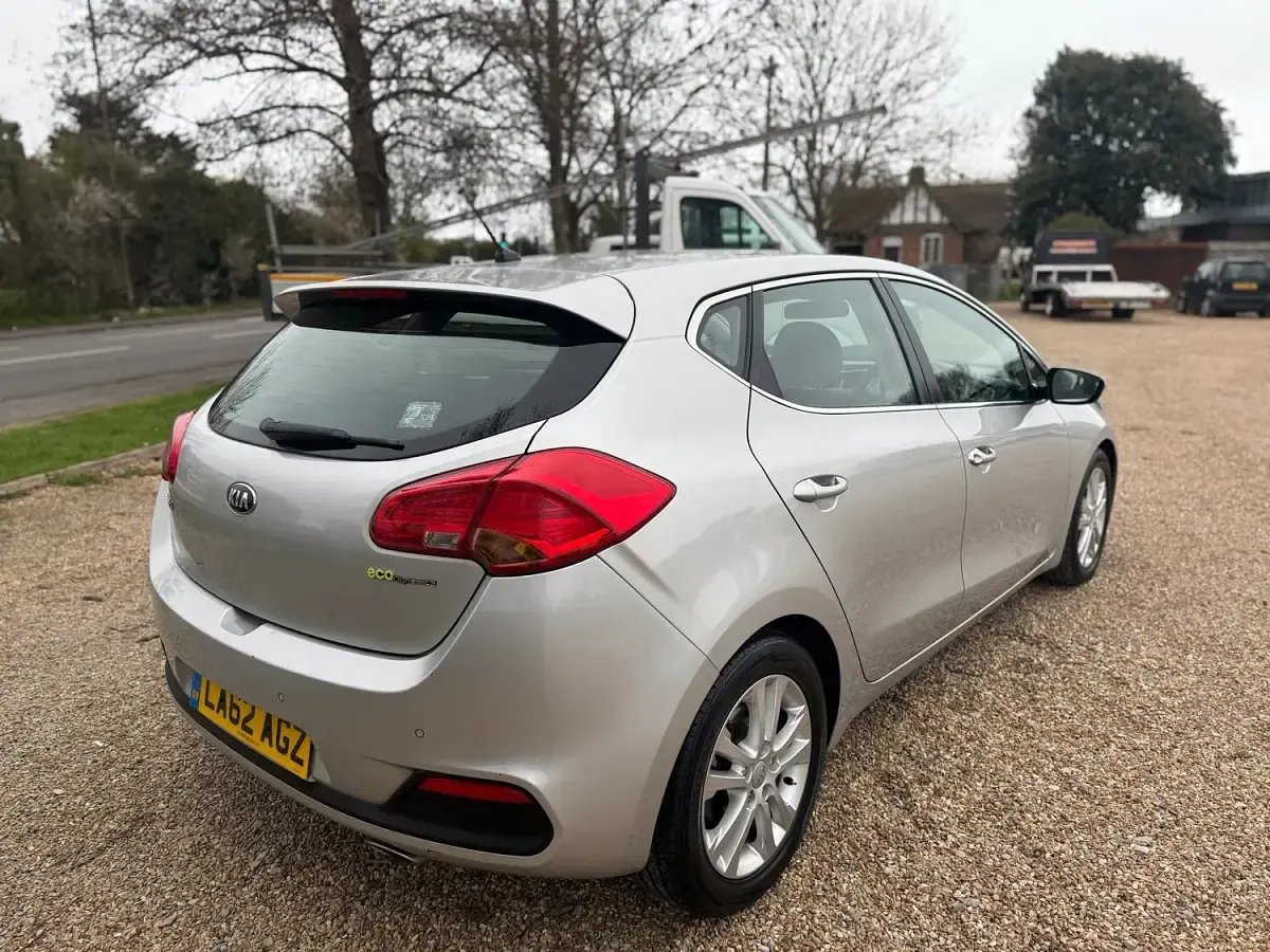 Used Kia Ceed 128 HP (94 kW) 2013 Silver Hatchback