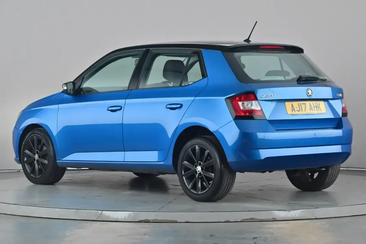 Used Skoda Fabia Colour Edition 75 HP (55 kW) 2017 Blue Hatchback