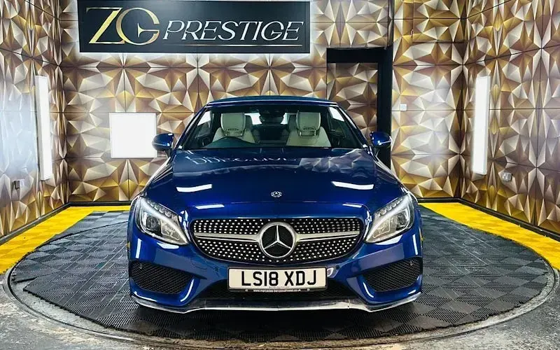 Usado Mercedes C300 AMG line 245 CV (180 kW) 2018 Azul Descapotable