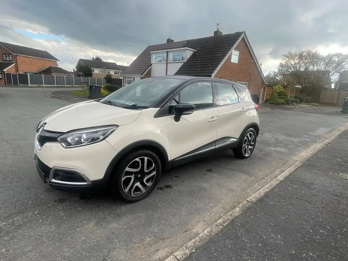 Usado Renault Captur Dynamique 90 HP (66 kW) 2014 Bege SUV