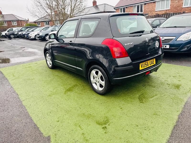 Used Suzuki Swift GLX 2006 Black Hatchback