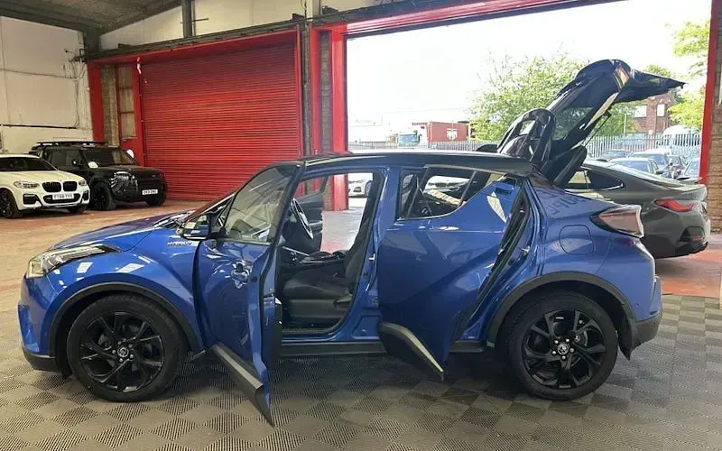 Used Toyota C-HR 122 HP (89 kW) 2019 Blue SUV