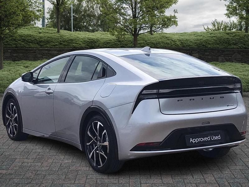 Used Toyota Prius 223 HP (164 kW) 2025 Silver metallic Hatchback