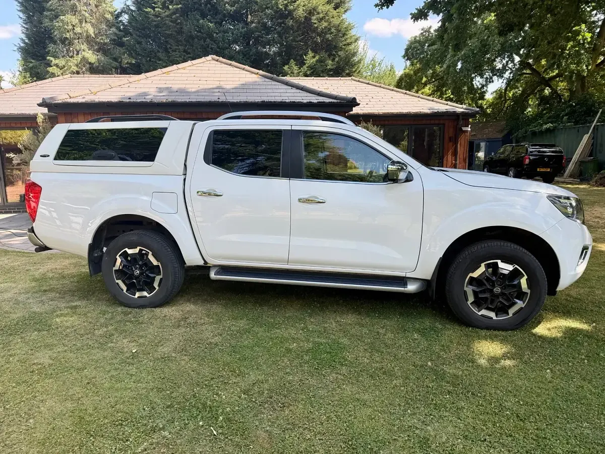 Used Nissan Navara Tekna 190 HP (139 kW) 2021 White Pickup
