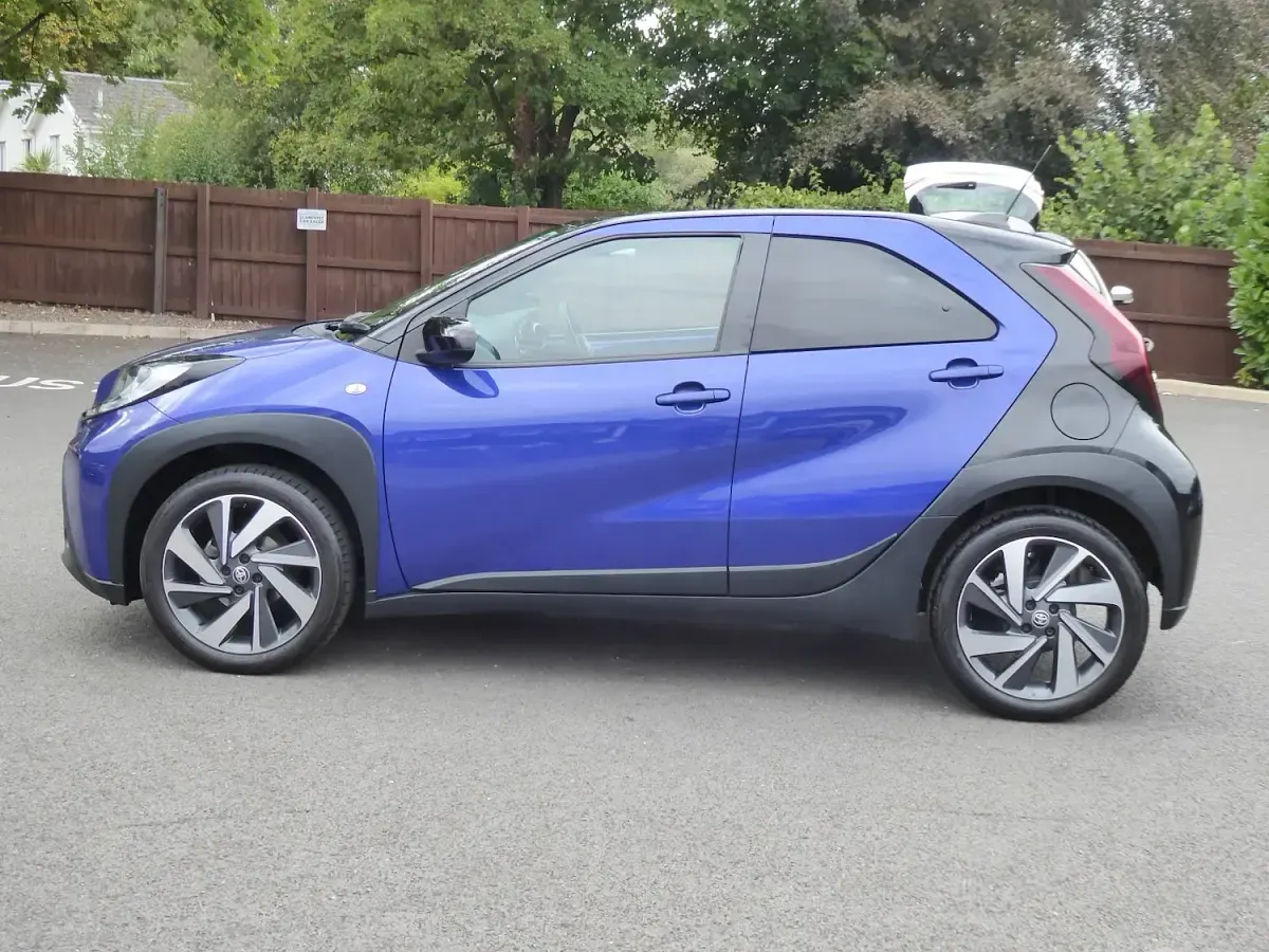 Used Toyota Aygo X 72 HP (52 kW) 2024 Blue SUV