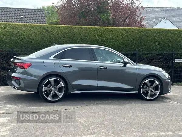Begagnad Audi A3 S-Line 110 HK (80 kW) 2023 Grå Sedan