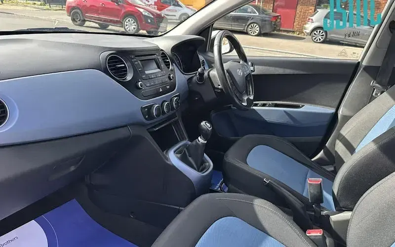 Używany Hyundai i10 Premium 87 KM (63 kW) 2015 Biały Hatchback