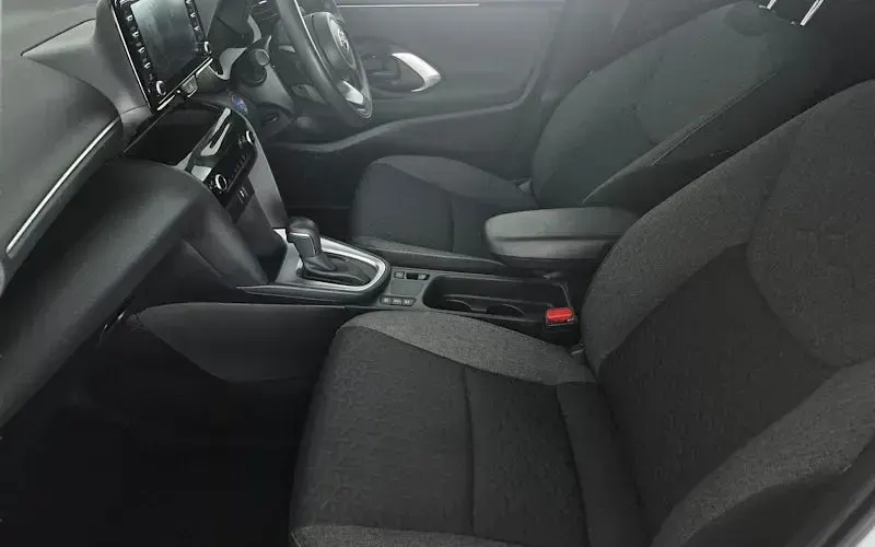 Used Toyota Yaris Hybrid Design 116 HP (85 kW) 2026 Estate