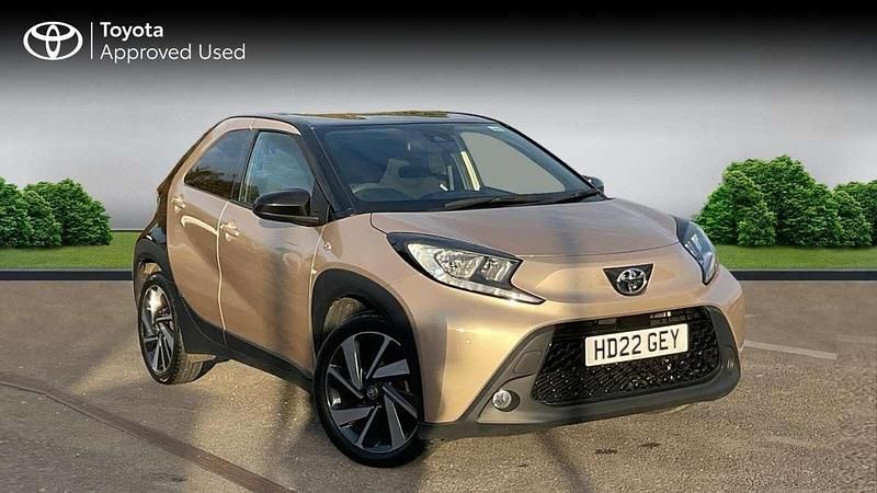 Ginger beige bitone Used 2022 Toyota Aygo X SUV | £13,944 - Image 1/2