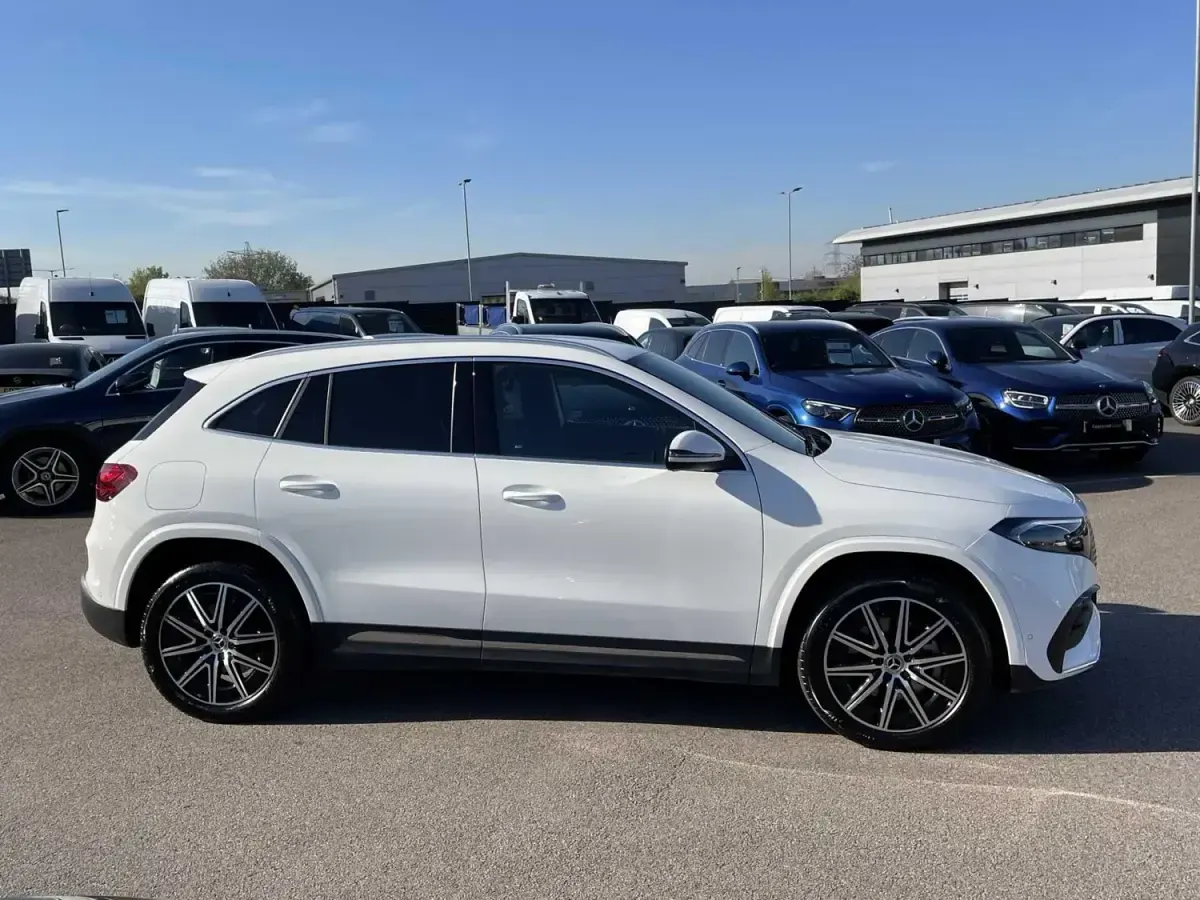 Begagnad Mercedes EQA300 Executive 167 kW (228 HK) 2024 Vit SUV