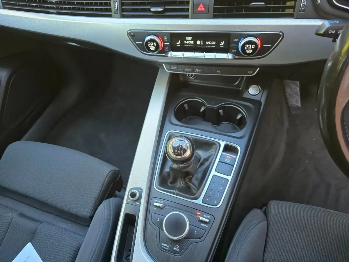 Usado Audi A4 Sport 190 CV (139 kW) 2017 Negro Familiar