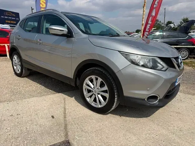 Used Nissan Qashqai Acenta 115 HP (84 kW) 2016 Silver SUV