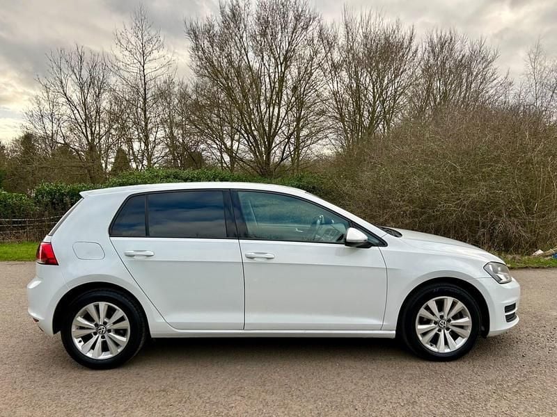 Used VW Golf VII SE 122 HP (89 kW) 2013 White Hatchback